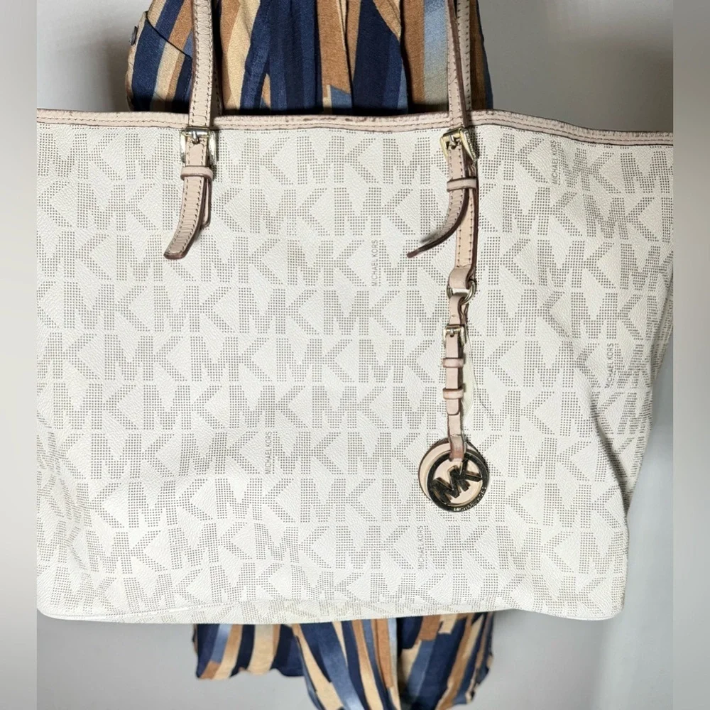 Michael Kors Cream Logo Tote Bag - Picture 2 of 11